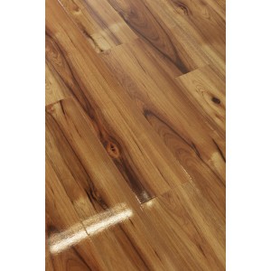 Kaindl Masterfloor 8 mm Hickory Bravo laminált padló, barna fa erezettel.