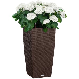 Lechuza Cubico Cottage virágtartó, 56 cm magas, mokka barna, fehér hortenziákkal.