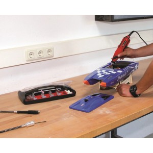 Einhell TC-MG 135 E multifunkciós szerszám modellhajó megmunkálásához tartozékokkal.