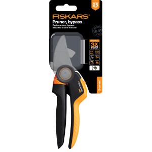 Fiskars Bypass metszőolló X-series P921 M, kerti olló gördülő fogantyúval és tapadásmentes bevonattal.