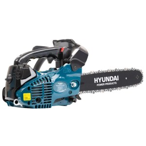 Kék Hyundai benzinmotoros láncfűrész kertészkedéshez és favágáshoz.