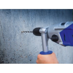 LUX Comfort betonfúró (Ø 14 mm) lyukat fúr a betonfalba fúróval.
