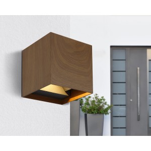 Modern Veronika LED kültéri fali lámpa sötét fa hatással, négyzet alakú design hangulatos világításhoz.
