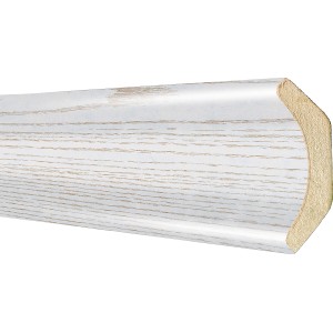 Fehér kőris üreges szegélyléc, fóliázott, 22x22 mm, panel tartozékokhoz. Részletes nézet.