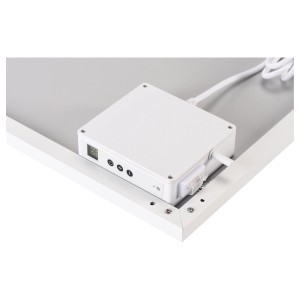 Közelkép egy t.b.t. elektromos fűtőtestről, vezérlőkkel.
