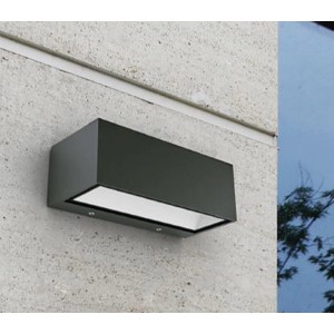 Modern Lutec Gemini M LED kültéri fali lámpa antracit színben a falon.