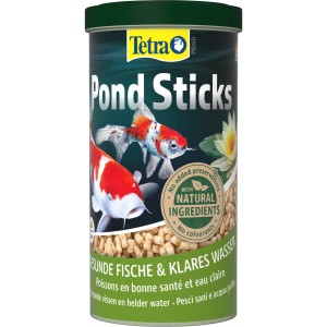 Tetra Pond Halétel Sticks 1 l: Fő eledel tavi halak számára zöld tartályban, hal képpel.