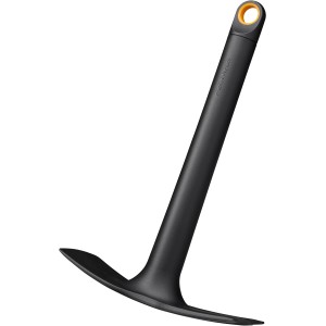 Fekete Fiskars Solid kombinált kapa (32 cm) talajműveléshez és gyomláláshoz.