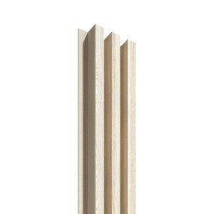 Fa falburkoló elem világos fa designban.