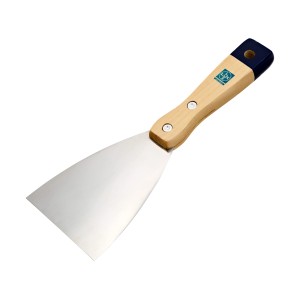 LUX festékspatula, 80 mm széles, fa nyéllel és fém pengével.