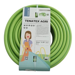 Feltekert zöld kerti tömlő, t.b.t. márka, kerti öntözéshez.