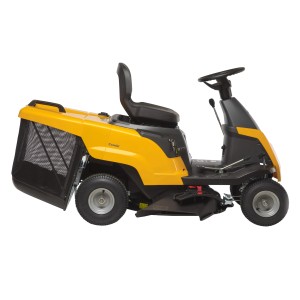 Sárga Stiga Combi 166 fűnyíró traktor fűgyűjtővel, oldalnézet.
